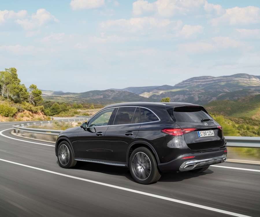 2026 벤츠 GLC 측후면 램프와 SUV 비율