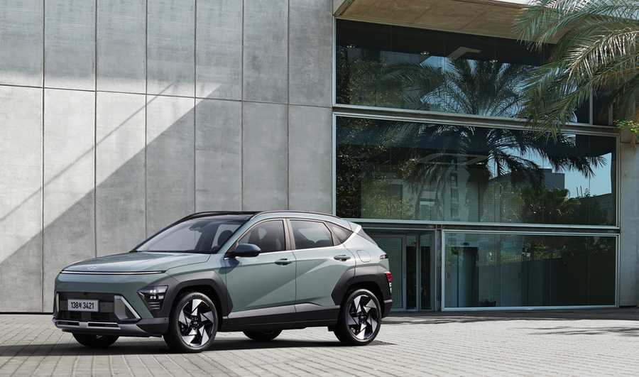 2027 코나 하이브리드 매끄러운 측면과 하이브리드 SUV 비율
